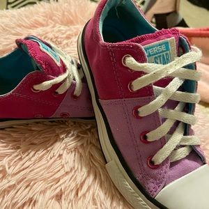 Beautiful girls converse size 13